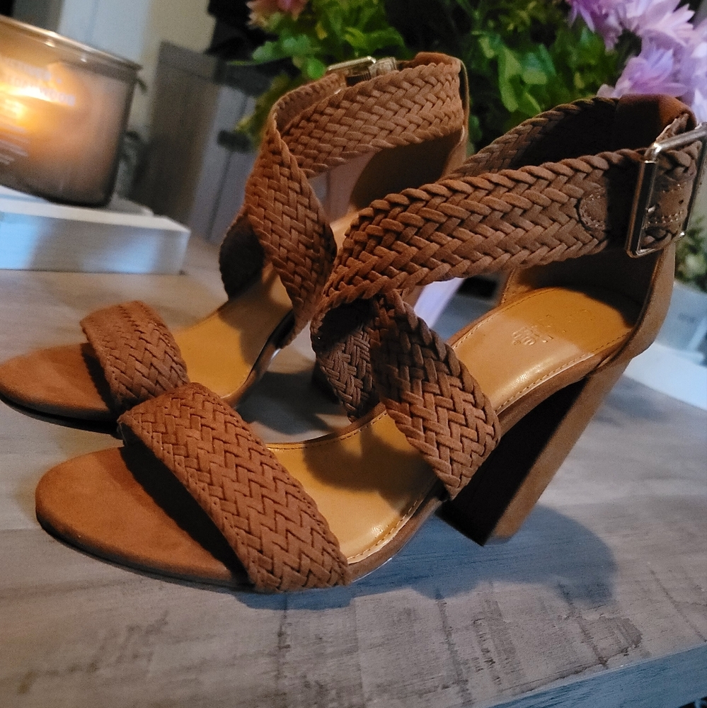 Brand new heeled sandal